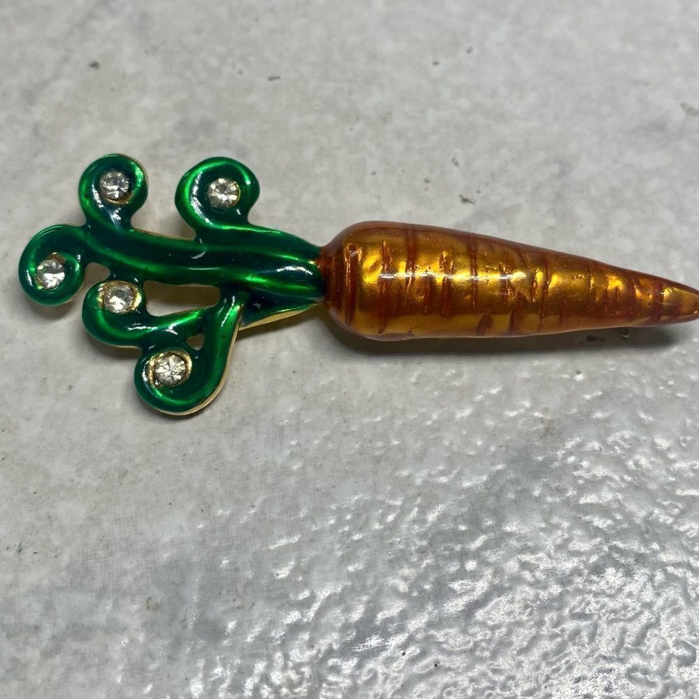 Vintage Saxon Carrot Brooch/Pendant